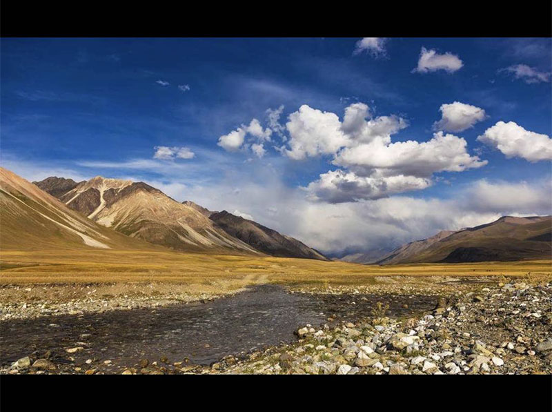 Kyrgyzstan is on the golden belt of Central Asia, covering almost all known types of gold mines.